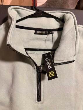 NWT Gridlock Quarter-Zip Pullover Fleece Sweatshirt in Light Green